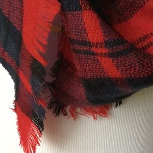 Accessories - Plaid for fall! Triangle-shaped plaid scarf Accessories - Plaid for fall! Triangle-shaped plaid scarf
